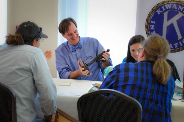 Appraiser inspects item at previous Bluffton Kiwanis antique appraisal